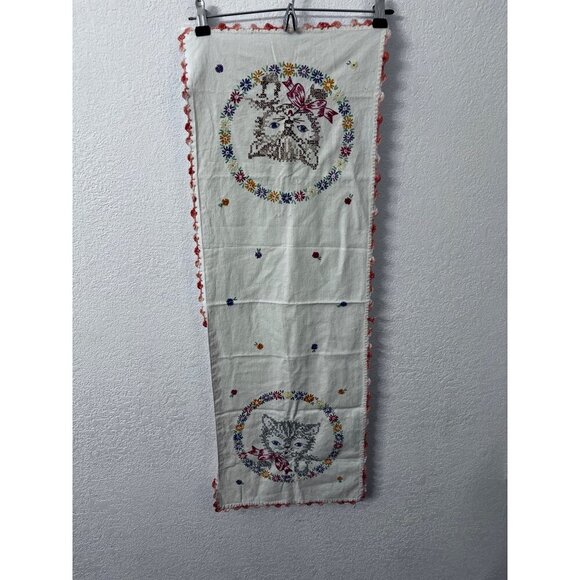 Crochet embroidered kitty cat table runner - Picture 6 of 8